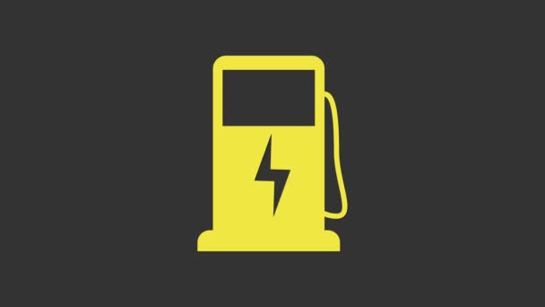 Κίτρινος Ηλεκτρικός σταθμός φόρτισης αυτοκινήτων εικονίδιο απομονωμένο σε γκρι φόντο. Οικολογικό σήμα αντλίας καυσίμου. 4K Γραφική κίνηση κίνησης βίντεο — Αρχείο Βίντεο