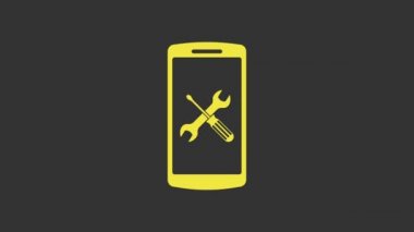 Gri arkaplanda sarı akıllı telefon, tornavida ve anahtar simgesi var. Ayarlama, servis, ayar, bakım, onarım, onarım. 4K Video hareketli grafik canlandırması