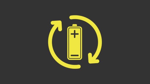 Κίτρινη μπαταρία με εικονίδιο γραμμής συμβόλων ανακύκλωσης που απομονώνεται σε γκρι φόντο. Μπαταρία με σύμβολο ανακύκλωσης - έννοια των ανανεώσιμων πηγών ενέργειας. 4K Γραφική κίνηση κίνησης βίντεο — Αρχείο Βίντεο