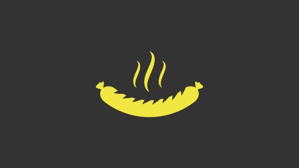 Жовта ковбаса з паровою іконою ізольована на сірому фоні. На грилі ковбаса та знак аромату. 4K Відео рух графічна анімація — стокове відео