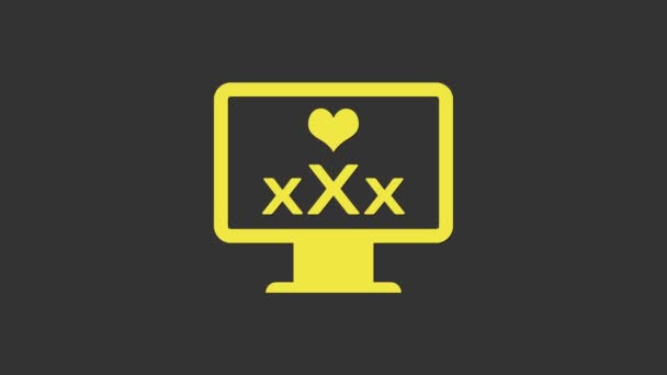 Gelber Computermonitor mit 18 plus Inhalt Herzsymbol isoliert auf grauem Hintergrund. Symbol für Altersbeschränkung. Zeichen für Sex-Inhalte. Erwachsenensender. 4K Video Motion Grafik Animation — Stockvideo