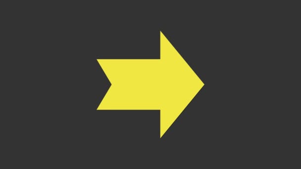 Żółta ikona strzałki odizolowana na szarym tle. Symbol Arrowhead kierunku. Znak nawigacyjny. 4K Animacja graficzna ruchu wideo — Wideo stockowe