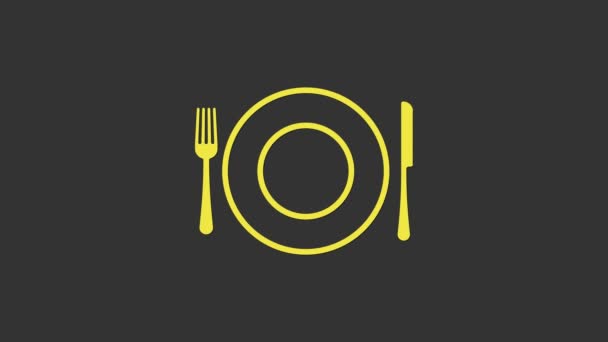 Żółty talerz, widelec i ikona noża odizolowane na szarym tle. Symbol sztućców. Znak restauracji. 4K Animacja graficzna ruchu wideo — Wideo stockowe