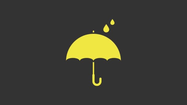 Guarda-chuva amarelo e chuva gotas ícone isolado no fundo cinza. Ícone impermeável. Protecção, segurança, conceito de segurança. Símbolo resistente à água. Animação gráfica em movimento de vídeo 4K — Vídeo de Stock