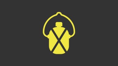 Sarı Kantin su şişesi simgesi gri arkaplanda izole edilmiş. Turist matarası ikonu. Kampanyada bir kavanoz su kullanıldı. 4K Video hareketli grafik canlandırması