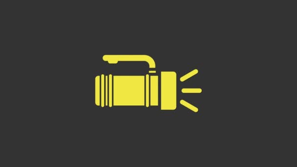 Icono de linterna amarilla aislado sobre fondo gris. Mango de linterna turística. Animación gráfica de vídeo 4K — Vídeos de Stock