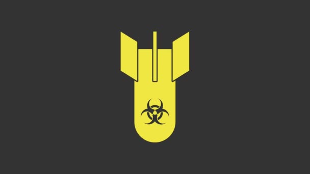 Ícone amarelo da bomba de risco biológico isolado no fundo cinzento. Uma bomba voa para baixo. Animação gráfica em movimento de vídeo 4K — Vídeo de Stock