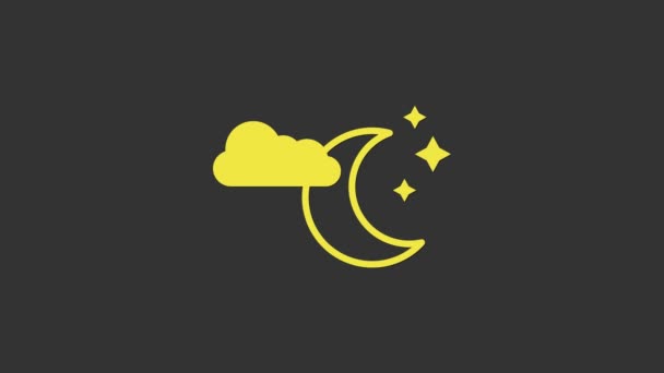 Gult moln med måne och stjärnor ikon isolerad på grå bakgrund. Molnigt natttecken. Sov drömmar symbol. Natt- eller sängdags skylt. 4K Video motion grafisk animation — Stockvideo