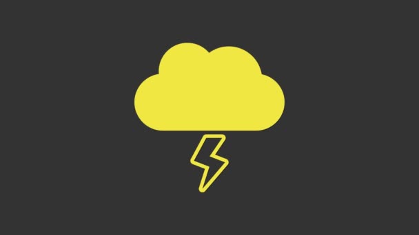 黄色の嵐のアイコンは灰色の背景に隔離されます。雲と雷の標識。嵐の天気アイコン。4Kビデオモーショングラフィックアニメーション — ストック動画