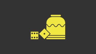 Sarı Korsan oyun zar simgesi gri arkaplanda izole edildi. Kumarhane kumarı. 4K Video hareketli grafik canlandırması