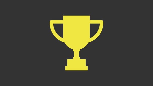 Κίτρινη εικόνα κύπελλο βραβείο απομονώνονται σε γκρι φόντο. Σύμβολο τρόπαιο νικητή. Πρωτάθλημα ή τρόπαιο αγώνα. Αθλητικά επιτεύγματα. 4K Γραφική κίνηση κίνησης βίντεο — Αρχείο Βίντεο