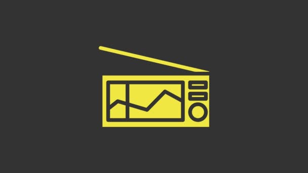 Yellow Radio met antenne icoon geïsoleerd op grijze achtergrond. 4K Video motion grafische animatie — Stockvideo