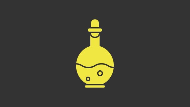 Botella de vidrio amarillo con ícono mágico de elixir aislado sobre fondo gris. Activo del juego de ordenador. Animación gráfica de vídeo 4K — Vídeo de stock