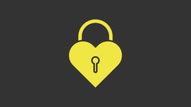 Sarı Kale, gri arka planda izole edilmiş kalp simgesi şeklinde. Kilitli Kalp. Aşk sembolü ve anahtar deliği işareti. 4K Video hareketli grafik canlandırması