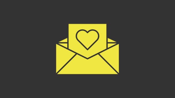 Żółta koperta z ikoną walentynkowego serca odizolowana na szarym tle. Wiadomość miłość. List o miłości i romansie. 4K Animacja graficzna ruchu wideo — Wideo stockowe