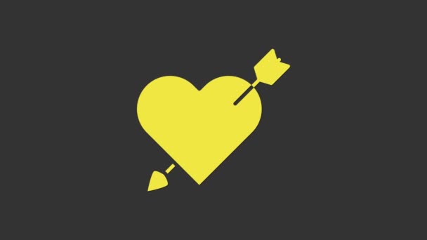 Κίτρινο σύμβολο Amour με την καρδιά και το βέλος εικονίδιο απομονώνονται σε γκρι φόντο. Ερωτικό σημάδι. Σύμβολο του Αγίου Βαλεντίνου. 4K Γραφική κίνηση κίνησης βίντεο — Αρχείο Βίντεο