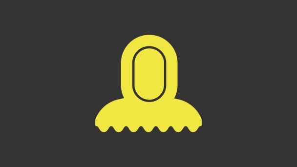 Ícone de capuz medieval amarelo isolado em fundo cinza. Camisola com capuz. Animação gráfica em movimento de vídeo 4K — Vídeo de Stock