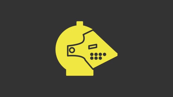 Capacete de ferro medieval amarelo para ícone de proteção da cabeça isolado em fundo cinza. Animação gráfica em movimento de vídeo 4K — Vídeo de Stock