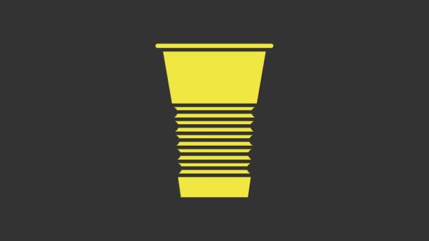 Icono de vidrio de papel amarillo aislado sobre fondo gris. Un vaso de refresco. Símbolo de bebida fría fresca. Animación gráfica de vídeo 4K — Vídeo de stock