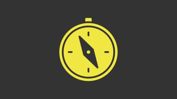 Иконка Желтого компаса выделена на сером фоне. Символ навигации Windrose. Знак розы ветра. Видеографическая анимация 4K — стоковое видео