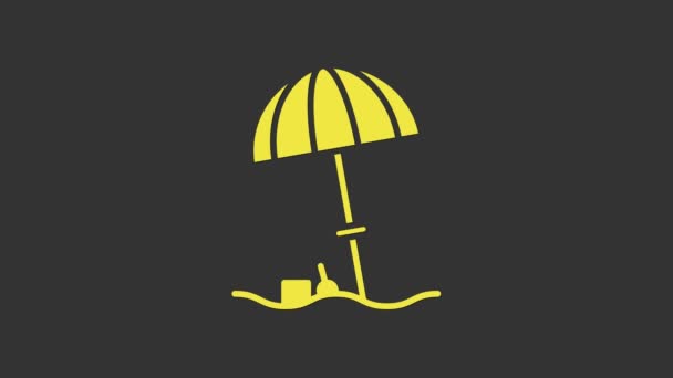 Gelber Sonnenschirm für Strandsymbol isoliert auf grauem Hintergrund. Großer Sonnenschirm für den Außenbereich. Sonnenschirm. 4K Video Motion Grafik Animation — Stockvideo