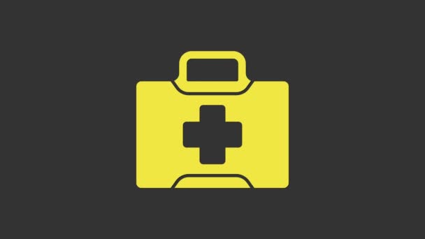 Žlutá ikona lékárničky izolovaná na šedém pozadí. Krabice s křížem. Lékařské vybavení pro případ nouze. Zdravotní koncepce. Grafická animace pohybu videa 4K — Stock video