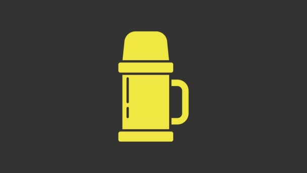 Ícone amarelo do recipiente de Thermos isolado no fundo cinzento. Ícone de garrafa térmica. Equipamento de campismo e caminhadas. Animação gráfica em movimento de vídeo 4K — Vídeo de Stock