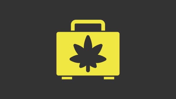 Scatola della spesa gialla di marijuana medica o icona di foglie di cannabis isolata su sfondo grigio. Comprare cannabis. Simbolo di canapa. Animazione grafica 4K Video motion — Video Stock