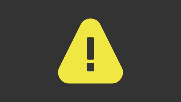 회색 배경에 고립 된 삼각형 아이콘의 황색 느낌표. 위험 경고 표지판, 주의, 주의 위험 경고 표지판. 4K 비디오 모션 그래픽 애니메이션 — 비디오