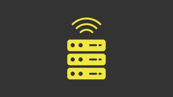 Amarillo Smart Server, Datos, Web Hosting icono aislado sobre fondo gris. Concepto de Internet de las cosas con conexión inalámbrica. Animación gráfica de vídeo 4K — Vídeos de Stock