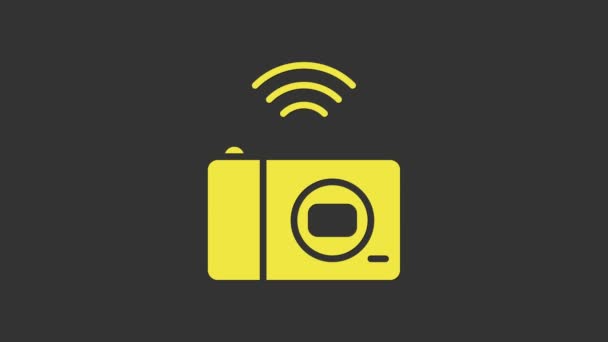 黄色智能照相相机系统图标孤立在灰色背景.物联网概念与无线连接.4K视频运动图形动画 — 图库视频影像