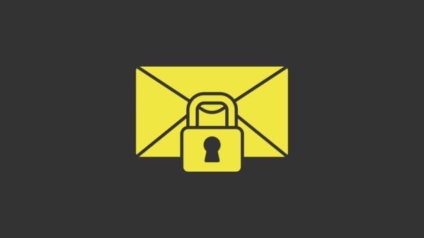 Mensaje de correo amarillo bloquear icono de contraseña aislado en fondo gris. Sobres con candado. Privado, seguridad, seguro, protección, privacidad. Animación gráfica de vídeo 4K — Vídeo de stock