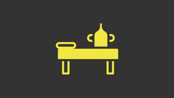 Mesa de masaje amarilla con icono de aceite aislado sobre fondo gris. Animación gráfica de vídeo 4K — Vídeos de Stock