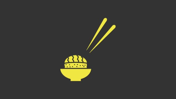 灰色の背景に黄色の寿司アイコンが隔離されている。伝統的な和食。4Kビデオモーショングラフィックアニメーション — ストック動画