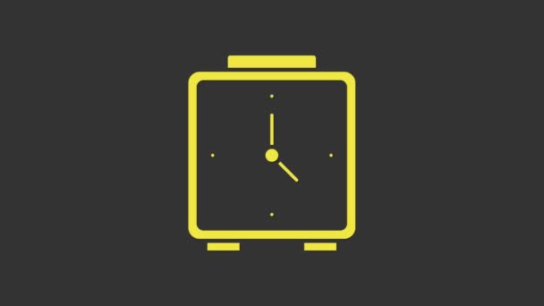 Gelbes Weckersymbol isoliert auf grauem Hintergrund. Aufwachen, aufstehen. Zeitzeichen. 4K Video Motion Grafik Animation — Stockvideo