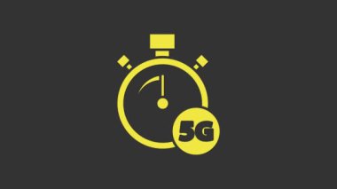 Gri arkaplanda 5G simgesi olan sarı dijital hız ölçer kavramı. Küresel ağ yüksek hızlı bağlantı veri oranı teknolojisi. 4K Video hareketli grafik canlandırması