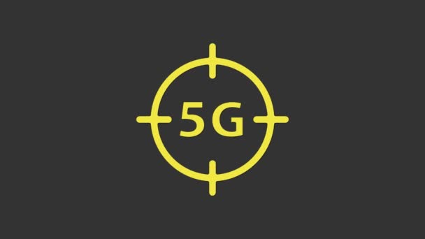 Geel 5G nieuw draadloos internet wifi-aansluiting pictogram geïsoleerd op grijze achtergrond. Wereldwijd netwerk hoge snelheid verbinding datasnelheid technologie. 4K Video motion grafische animatie — Stockvideo