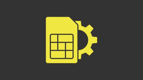 Icono de configuración de tarjeta Sim amarillo aislado sobre fondo gris. Móvil chip de tarjeta SIM de teléfono celular. Símbolo de tecnología de telecomunicaciones móviles. Animación gráfica de vídeo 4K — Vídeo de stock