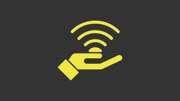 Желтый новый значок беспроводного доступа в Интернет 5G выделен на сером фоне. Глобальная сеть высокоскоростных технологий передачи данных. Видеографическая анимация 4K — стоковое видео