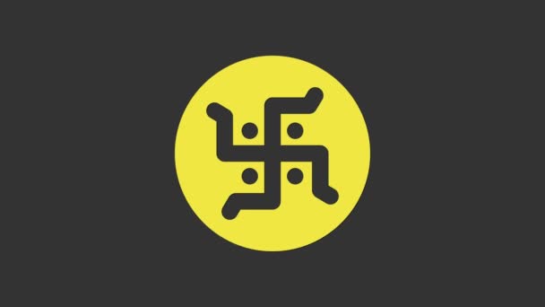 Желтая индуистская свастика икона религиозного символа изолирована на сером фоне. Видеографическая анимация 4K — стоковое видео