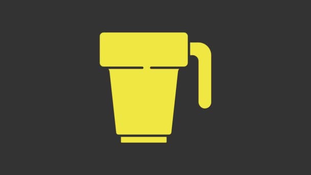 Icono de taza de café amarillo aislado sobre fondo gris. Taza de té. Café caliente. Animación gráfica de vídeo 4K — Vídeos de Stock