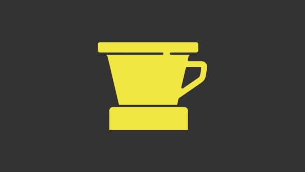 Icono amarillo de la cafetera V60 aislado sobre fondo gris. Animación gráfica de vídeo 4K — Vídeos de Stock