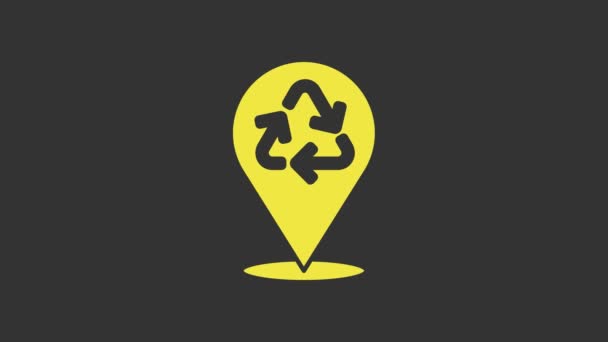 Ícone de símbolo de reciclagem amarelo isolado no fundo cinza. Ícone de seta circular. Meio ambiente reciclável ficar verde. Animação gráfica em movimento de vídeo 4K — Vídeo de Stock