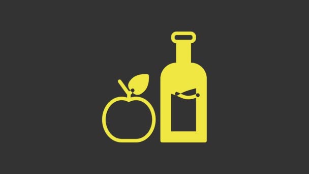Icona bottiglia di sidro di mele giallo isolato su sfondo grigio. Bottiglia di vetro per bevande. Animazione grafica 4K Video motion — Video Stock