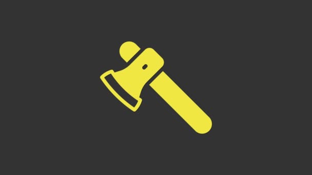 Icono de hacha de madera amarilla aislado sobre fondo gris. Hacha de leñador. Animación gráfica de vídeo 4K — Vídeo de stock