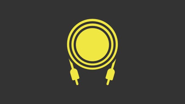 Icono de jack de audio amarillo aislado sobre fondo gris. Cable de audio para conexión de equipos de sonido. Alambre enchufable. Instrumento musical. Animación gráfica de vídeo 4K — Vídeos de Stock
