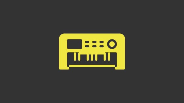 Yellow Music synthesizer icoon geïsoleerd op grijze achtergrond. Elektronische piano. 4K Video motion grafische animatie — Stockvideo