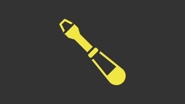 Icono del destornillador amarillo aislado sobre fondo gris. Símbolo herramienta de servicio. Animación gráfica de vídeo 4K — Vídeos de Stock