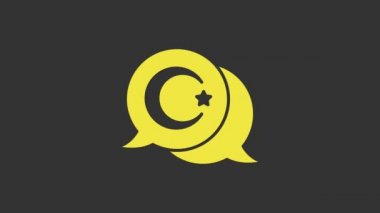 Sarı Yıldız ve Hilal - gri arka planda izole edilmiş İslam ikonunun sembolü. Din sembolü. 4K Video hareketli grafik canlandırması