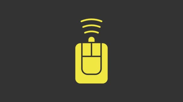 グレーの背景に隔離されたリモートアイコンを持つ黄色の車のキー。車のキーと警報システム。4Kビデオモーショングラフィックアニメーション — ストック動画